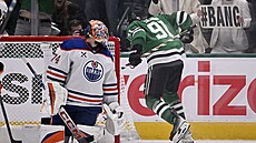 Tyler Seguin (91) z Dallas Stars slaví svou trefu proti Edmonton Oilers.