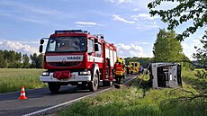 Mezi obcemi Skalná a Kiovatka na Chebsku sjel autobus do píkopu. idie prý...