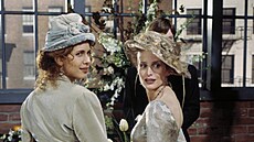 Jessica Hechtová a Jane Sibbettová v seriálu Pátelé (1995)