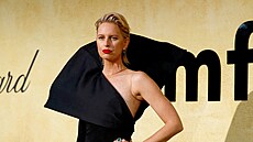 Karolína Kurková v Cannes (22. kv�tna 2025)