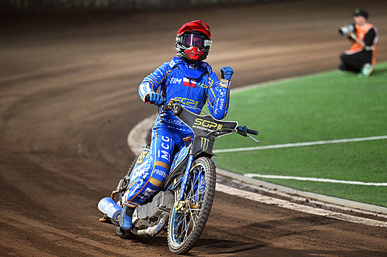 Vít�z Grand Prix �eské republiky Bartosz �marzlik z Polska.