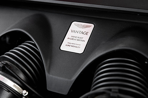 Aston Martin Vantage umí všechno, co potřebujete: jezdí rychle a pohodlně