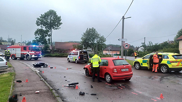 V Prachovicích na Chrudimsku dolo k tragické sráce skútru a osobního auta....