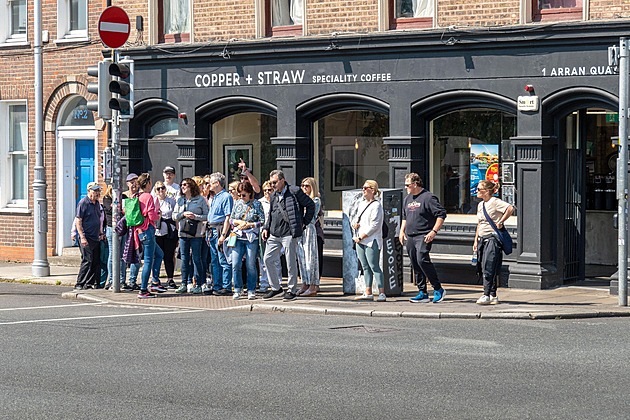 Mobilní zombíci přežívají. Opět kvůli nim musejí upravovat semafory