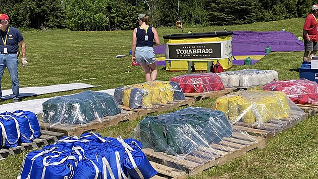 Balast balonu Torabhaig Atlantic Explorer pedstavuje asi 2 200 kg psku se sol (aby v mrazu nezmrzl na kmen) a asi 100 litru pitn vody