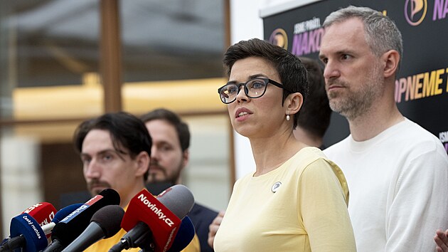Tiskov konference Pirtsk strany k pedstaven prvnch deseti kandidt a odbornk na prask kandidtce pro snmovn volby. (30. kvtna 2025)