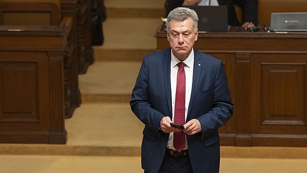 Ve Sn�movn� pokra�uje ��dn� sch�ze, b�hem n� by poslanci m�li schvalovat reformu trestn�ho pr�va a nav��en� finan�n� pomoci pro ob�ti trestn�ch �in�. Na sn�mku ministr Pavel Bla�ek. (30. kv�tna 2025)