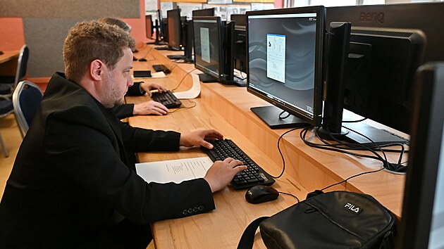 Praktick maturita v koncm oboru Podnikn s odbornou specializac provozovn pohebn sluby v Akademii Svtl nad Szavou.