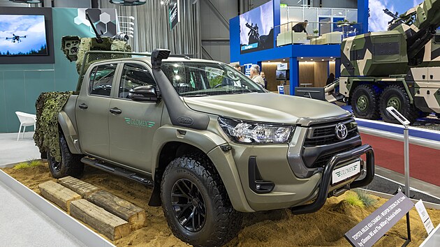 Toyota Hilux upraven pro poteby armdy