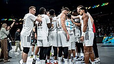 Basketbalisté Dubaje p�ed zápasem Jadranské ligy.