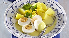 Va�ená vejce v ho��i�né omá�ce