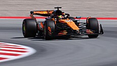 Oscar Piastri z McLarenu bhem kvalifikace na Velkou cenu Barcelony
