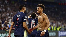 Désiré Doué z PSG (vpravo) b�hem finále Ligy mistr� proti Interu Milán