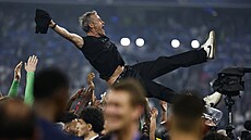 Trenér PSG Luis Enrique slaví vít�zství ve finále Ligy mistr� nad Interem Milán