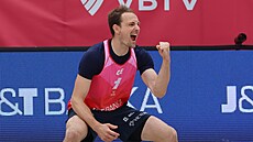 Ondřej Perušič se raduje z bodu.