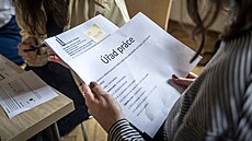 Na workshopu agentury STEM si úastníci mohli vyzkouet, jakým pekákám elí...