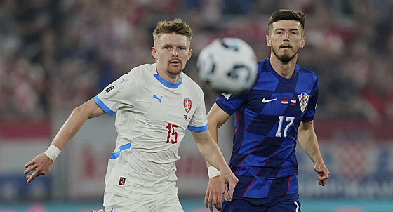 Pavel ulc bojuje o mí s Petarem Suiem z Chorvatska.