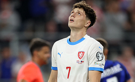 Ladislav Krejí smutní v utkání s Chorvatskem.