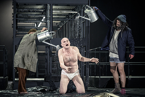 Dagmar Pecková (Blázen), Tómas Tómasson (Lear),a Milo Horák (Hrab z Glostru)v...