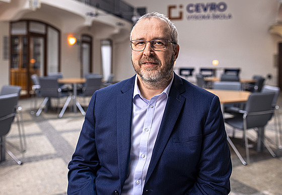 JUDr. Pavel Vete�ník, Ph.D.