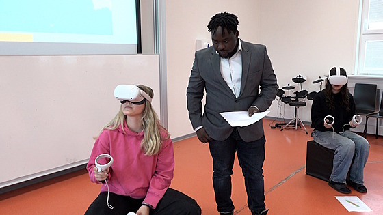 Zavedení virtuální a mixované reality do výuky pedmt na základní kole a...