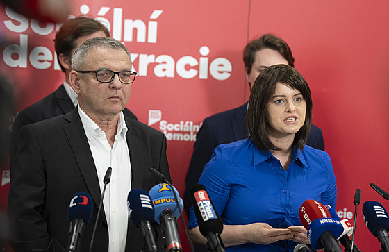 Tisková konference zástupc Sociální demokracie k nadcházejícím volbám do...
