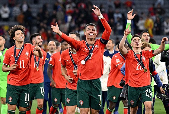 Cristiano Ronaldo vede portugalské oslavy.