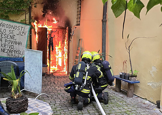V budov konzervatoe na Malé Stran hoelo. (8. ervna 2025)