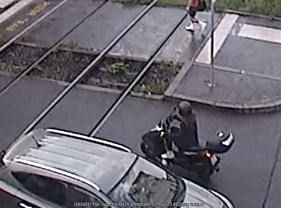 Policie pátrá po idice skútru, která srazila na pechodu pro chodce babiku s...
