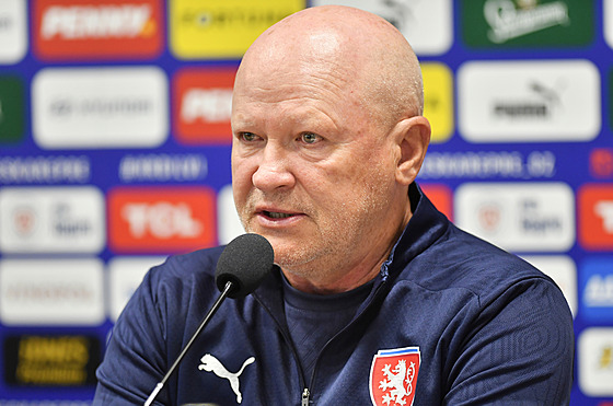 Trenér národního týmu Ivan Haek na tiskové konferenci.