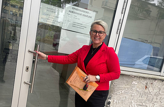 Matrikáka Ludmila Zemanová vozí rodné listy miminek pímo do novomstské...