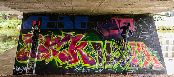 Streetartový Festival Spray ´n´ chill u Labského mostu v Hradci Králové...