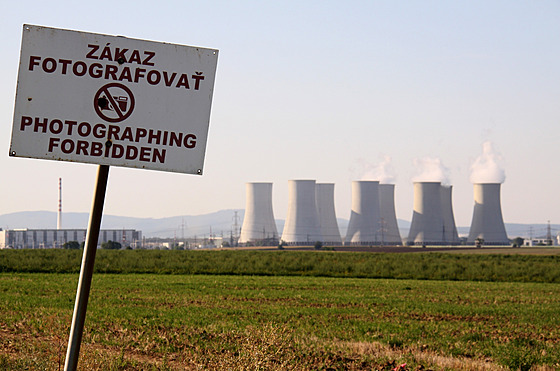 Jaderná atomová elektrárna Jaslovské Bohunice na Slovensku je také pod písným...