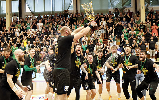 Radost karvinských házenkářů z titulu