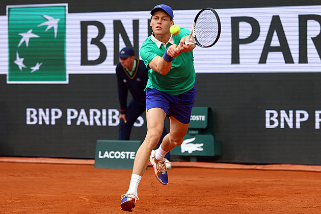 Bitva supermanů na Roland Garros. O titul si zahrají Alcaraz a Sinner