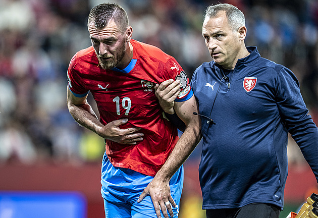 Hložek kvůli zranění neletí. Jak byste poskládali sestavu na duel v Chorvatsku?