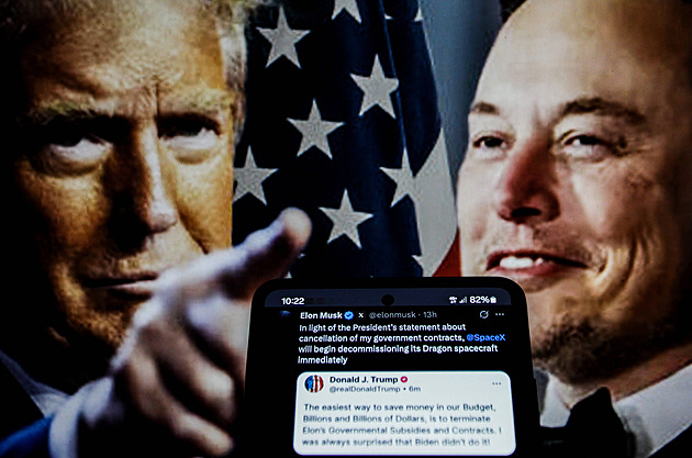 Trump jako Stalin a bojující opice. Internet je z hádky s Muskem u vytržení