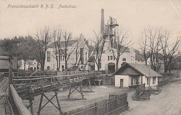 Životy horníků zmařily výbuch i povodeň, tisk raději velebil záchranné práce