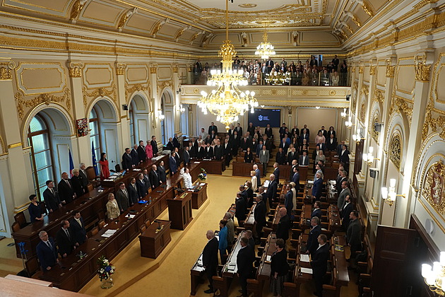 Předseda příští vlády bude mít přes 300 tisíc, ukazuje výpočet. Polepší si i ostatní