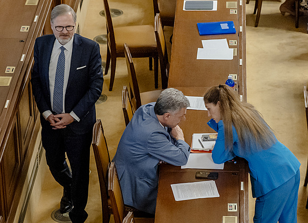 SPOLU může kvůli kauze padnout na 17 procent. Průzkum je varováním i pro STAN