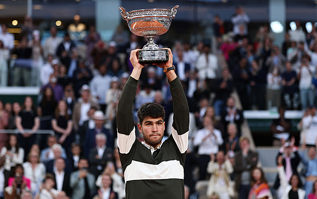 Epické finále Roland Garros! Sinner zahodil tři mečboly i vedení 2:0, titul slaví Alcaraz