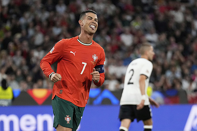Nesmrtelný živel skolil další zemi. Ronaldo nezastavuje a míří k legendární tisícovce