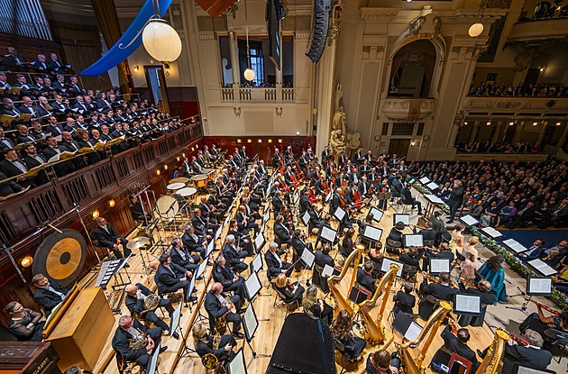 Pocta Bělohlávkovi. Česká filharmonie na něj zavzpomíná pod taktovkou Hrůši