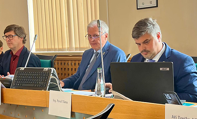 ANO v Chomutově přestane existovat, radní místo rezignace z hnutí vystoupili
