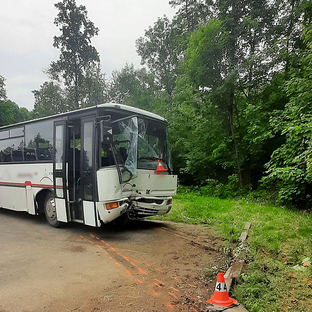 Nehoda autobusu s dtmi u Zlatých Hor na Jesenicku (3. ervna 2025)