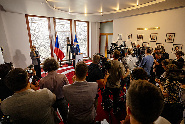 Bude se napomínat, či rozdávat karty? Když politikům „jde o všechno“