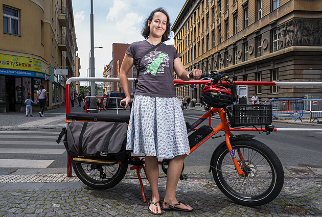 Cyklonehodám zabrání jen oddělení aut od kol. Inspirací může být Paříž, říká expertka