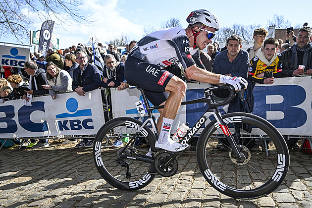 Slavil první vítězství kariéry, místo toho dostal trest. Konec cyklistiky, zuří bratr