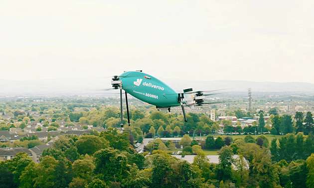 Deliveroo spouští v Dublinu službu doručování drony. Jídlo přiletí do tří minut