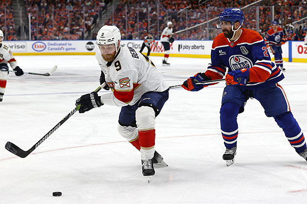 Florida srovnala stav finále NHL, ve druhém nastavení rozhodl Marchand